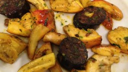 Recepta de cuina de Ous de reig saltejats amb botifarra negra