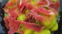 Recepta de cuina de Nyòquis amb crema de pèsols i encenalls de pernil de porc Duroc