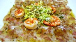 Recepta de cuina de Carpaccio de peus de porc amb llagostins, amanida d’escarola i favetes