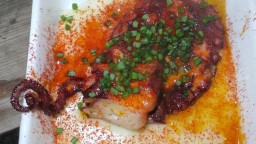 Recepta de cuina de Pop a la planxa  amb  parmentier de patata
