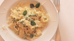 Recepta de cuina de Fettuccine amb cigrons i salsa de iogurt