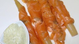 Recepta de cuina de Espàrrecs amb salmó i salsa tàrtara