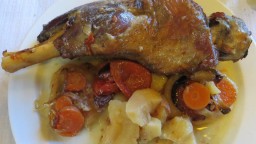 Recepta de cuina de Espatlla de xai al forn amb verdures