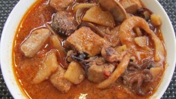 Recepta de cuina de Popets i tonyina guisats amb xirles i patates