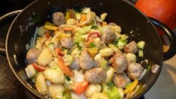 Recepta de cuina de Cassola amb llonganissa esparracada i nyoquis