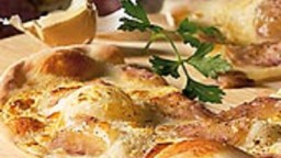 Recepta de cuina de Coca de patata amb oli de tòfona