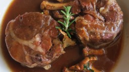 Recepta de cuina de Cua de bou sense feina amb salsa de ratafía