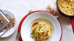 Recepta de cuina de Espagueti amb pa ratllat torrat