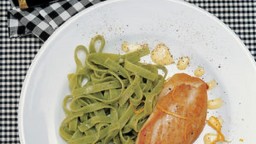 Recepta de cuina de Pits de pollastre amb salsa de crema i taronja