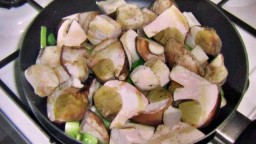 Recepta de cuina de Ceps saltats amb alls tendres