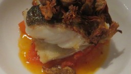 Recepta de cuina de Bacallà amb tomàquet i carxofa