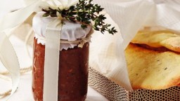 Recepta de cuina de Pesto de tomàquets secs amb herbes aromàticas