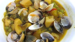 Recepta de cuina de Sípia guisada amb escopinyes i pèsols
