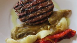 Recepta de cuina de Hamburguesa casolana de poltre del Ripollès amb escalivada