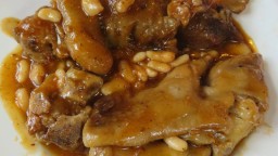 Recepta de cuina de Peus de porc amb fesols