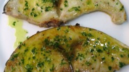 Recepta de cuina de Peix espasa a la planxa amb emulsió d’all i julivert