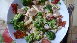 Recepta de cuina de Espirals amb salsa de bròquil i cansalada