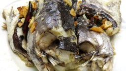 Recepta de cuina de Bescoll o clatell de lluç escaldadet amb allets i bitxo