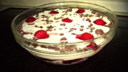 Recepta de cuina de Postre "selva negre" amb kirsch i guindes