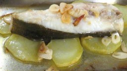 Recepta de cuina de Turbot salvatge escaldat amb alls, bitxo i patates