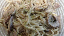 Recepta de cuina de Espaguetis a la crema de bolets