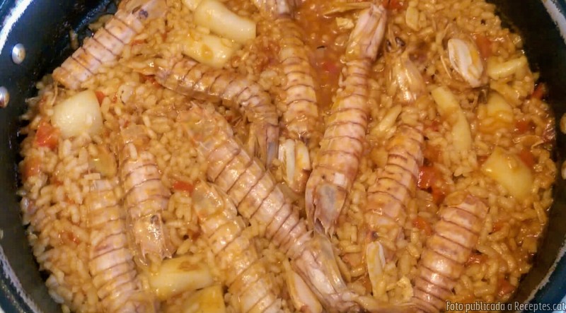 Arròs caldos amb sipia i galeres