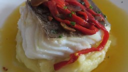 Recepta de cuina de Morro de bacallà amb parmentier de patata i pebrot vermell escalivat