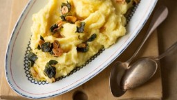 Recepta de cuina de Puré de patates amb all i parmesà