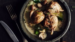 Recepta de cuina de Pollastre al vi blanc amb bolets