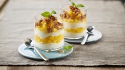 Recepta de cuina de Dolç de cruixent amb crema de llimona i mango