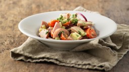 Recepta de cuina de Amanida estiuenca de formatge i salsitxa