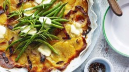 Recepta de cuina de Pizza de patata amb mongeta verda i cansalada