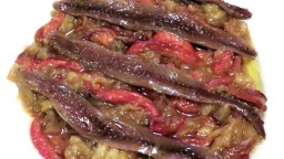 Recepta de cuina de Escalivada de pebrot vermell i albergínia amb anxoves