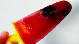 Popsicles de fruites del bosc