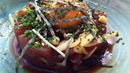 Recepta de cuina de Maguro tàrtar (de tonyina) amb salsa