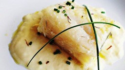 Recepta de cuina de Bacallà confitat amb salsa de safrà