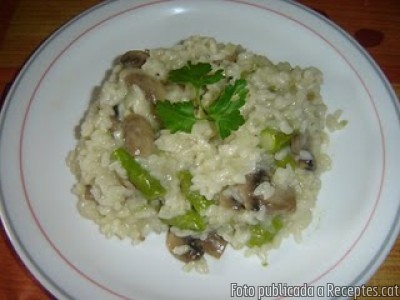 Recepta de cuina de Arròs blanc amb espàrrecs verds