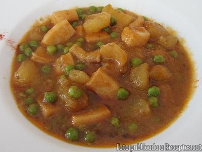 Recepta de cuina de Estofat de sèpia amb patates i pèsols