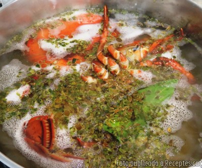 Recepta de cuina de Llamàntol bullit amb salsa de romesco amb toc de mostassa