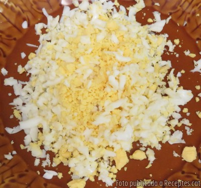 Recepta de cuina de Bimi amb ou dur ratllat