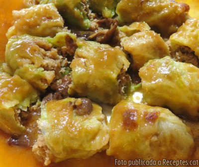 Recepta de cuina de Farcellets de col amb carn picada i cama-secs