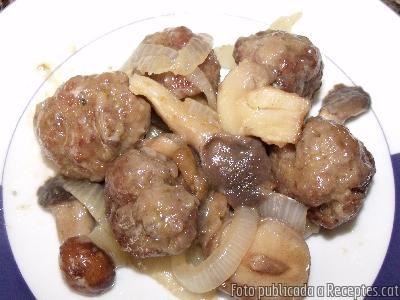 Recepta de cuina de Mandonguilles amb ceba i bolets