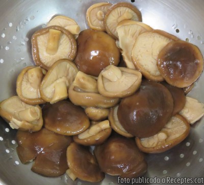 Recepta de cuina de Crema de carxofa amb shiitake saltejats