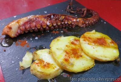 Recepta de cuina de Pop a la planxa amb patates a rodanxes