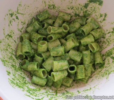 Recepta de cuina de Ulls de llop (pasta) amb pesto de ruca