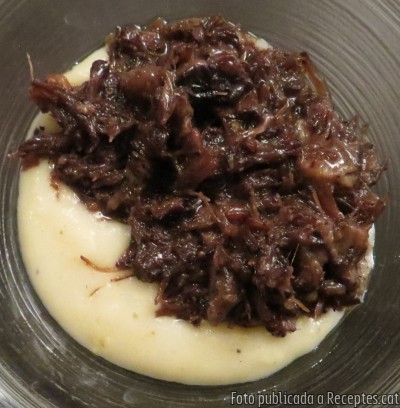 Cua de bou desossada amb parmentier de patata