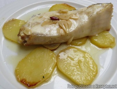 Recepta de cuina de Turbot al forn amb alls, bitxo i patates