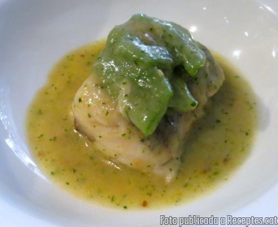 Recepta de cuina de Lluç amb sopa d’espàrrecs blancs i mongeta verda
