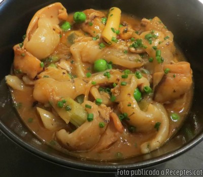 Recepta de cuina de Calamar amb macarrons i pèsols