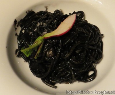 Recepta de cuina de Espaguetis al nero di sèpia